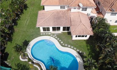 Se vende Casa en Condado del rey , Residencial  Altos del fresno