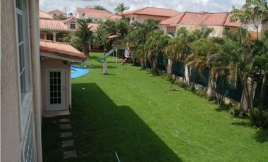 Se vende Casa en Condado del rey , Residencial  Altos del fresno