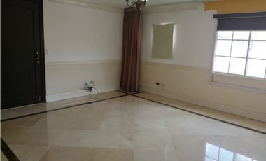 Se vende Casa en Condado del rey , Residencial  Altos del fresno