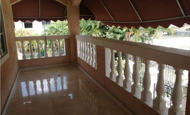 Se vende Casa en Condado del rey , Residencial  Altos del fresno
