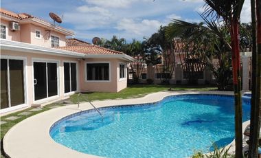 Se vende Casa en Condado del rey , Residencial  Altos del fresno