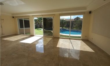Se vende Casa en Condado del rey , Residencial  Altos del fresno
