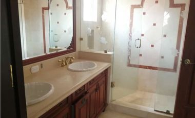 Se vende Casa en Condado del rey , Residencial  Altos del fresno