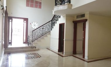 Se vende Casa en Condado del rey , Residencial  Altos del fresno