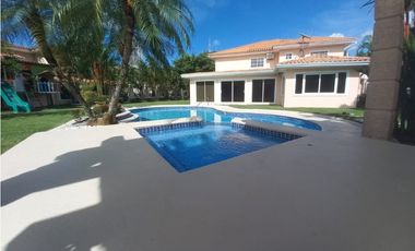 Se vende Casa en Condado del rey , Residencial  Altos del fresno