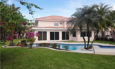Se vende Casa en Condado del rey , Residencial  Altos del fresno