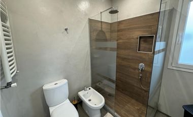SENDEROS III  COSTA ESMERALDA -MODERNA Y FUNCIONAL CASA CON PILETA