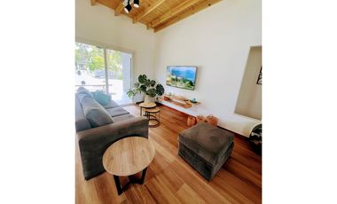 SENDEROS III  COSTA ESMERALDA -MODERNA Y FUNCIONAL CASA CON PILETA