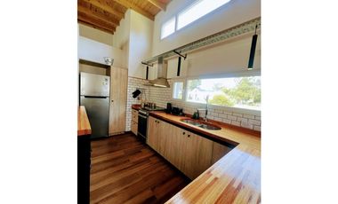SENDEROS III  COSTA ESMERALDA -MODERNA Y FUNCIONAL CASA CON PILETA