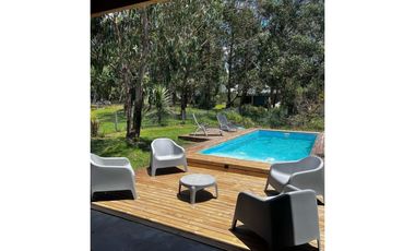 SENDEROS III  COSTA ESMERALDA -MODERNA Y FUNCIONAL CASA CON PILETA