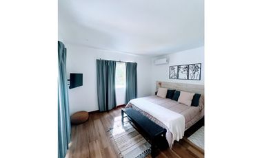 SENDEROS III  COSTA ESMERALDA -MODERNA Y FUNCIONAL CASA CON PILETA