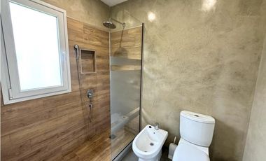 SENDEROS III  COSTA ESMERALDA -MODERNA Y FUNCIONAL CASA CON PILETA
