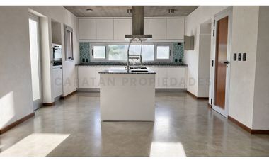 Casa en Venta en Funes Hills Miraflores