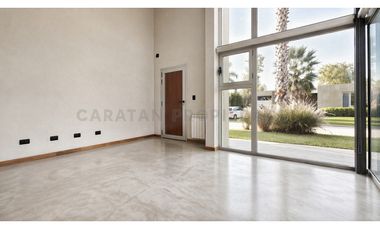 Casa en Venta en Funes Hills Miraflores