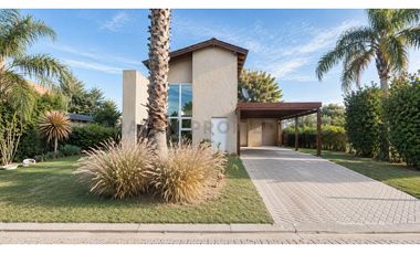 Casa en Alquiler en Funes Hills Miraflores