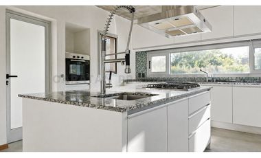 Casa en Alquiler en Funes Hills Miraflores