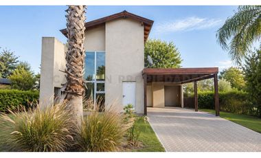 Casa en Alquiler en Funes Hills Miraflores