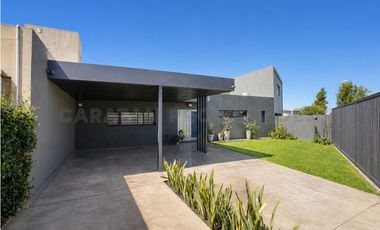 Casa en Venta en Funes | 3 Dormitorios, Piscina y Quincho