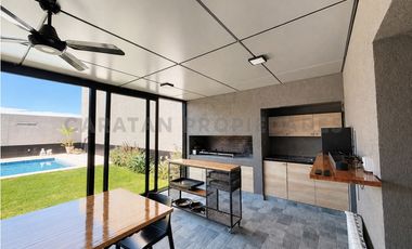 Casa en Venta en Funes | 3 Dormitorios, Piscina y Quincho