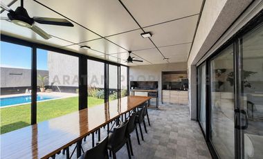 Casa en Venta en Funes | 3 Dormitorios, Piscina y Quincho
