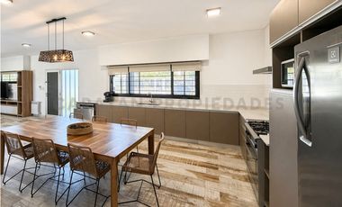 Casa en Venta en Funes | 3 Dormitorios, Piscina y Quincho