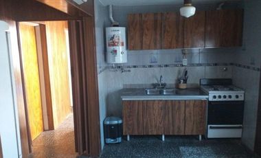 VENDE CASA CON DEPARTAMENTO en calle O’Higgins casi Indep. Las Heras