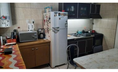 VENDE CASA CON DEPARTAMENTO en calle O’Higgins casi Indep. Las Heras