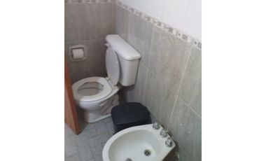 VENDE CASA CON DEPARTAMENTO en calle O’Higgins casi Indep. Las Heras