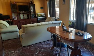 VENDE CASA CON DEPARTAMENTO en calle O’Higgins casi Indep. Las Heras