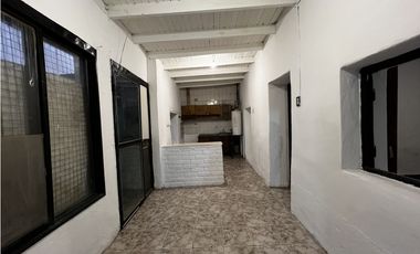 Casa en alquiler de 1 dormitorio con jardín propio, cocina-comedor
