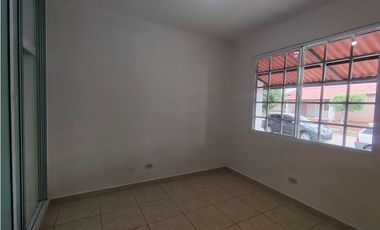 Casa en alquiler Arboledas-Chorrera(DR)