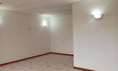 ARRIENDO CASA 2D 1B MACUL, 20 MIN CAMINANDO METRO LAS TORRES
