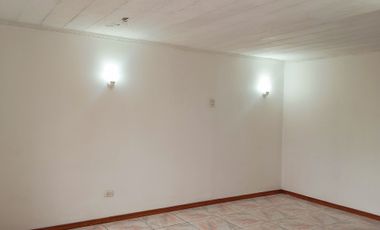 ARRIENDO CASA 2D 1B MACUL, 20 MIN CAMINANDO METRO LAS TORRES