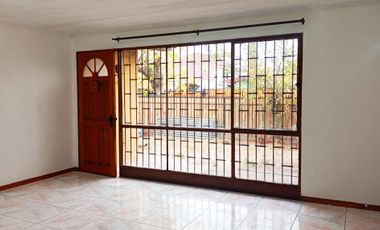 ARRIENDO CASA 2D 1B MACUL, 20 MIN CAMINANDO METRO LAS TORRES