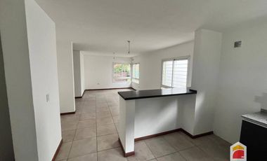 Casa en alquiler c/ cochera en Mendiolaza