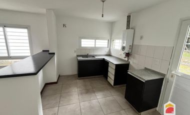 Casa en alquiler c/ cochera en Mendiolaza
