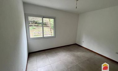 Casa en alquiler c/ cochera en Mendiolaza