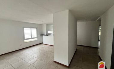 Casa en alquiler c/ cochera en Mendiolaza