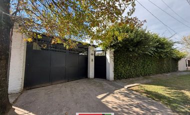 Venta Monte Grande CasaQuinta de 170m2 sobre Espectacular Lote de 1200m2 (20x60)