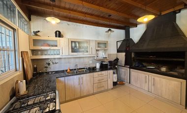 Venta Monte Grande CasaQuinta de 170m2 sobre Espectacular Lote de 1200m2 (20x60)