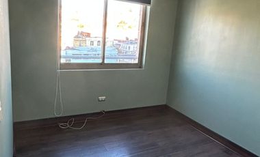 VENDE SOLEADO DEPARTAMENTO EN CALLE MORRIS VALPARAISO