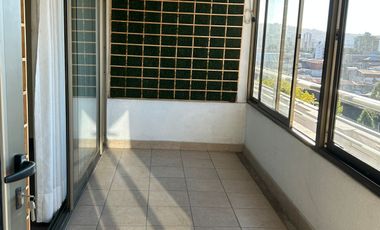 VENDE SOLEADO DEPARTAMENTO EN CALLE MORRIS VALPARAISO