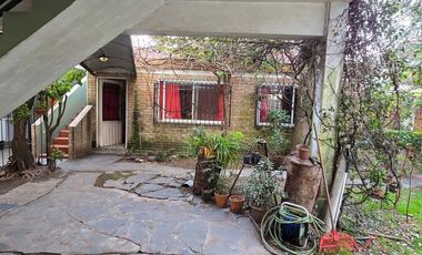 Casa 3 amb C/fondo,quincho,parrilla,cochera, y dpt