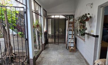 Casa 3 amb C/fondo,quincho,parrilla,cochera, y dpt