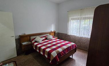 Casa 3 amb C/fondo,quincho,parrilla,cochera, y dpt
