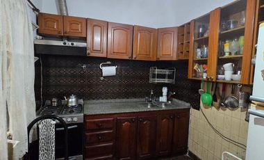 Casa 3 amb C/fondo,quincho,parrilla,cochera, y dpt