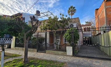 Casa 3 amb C/fondo,quincho,parrilla,cochera, y dpt