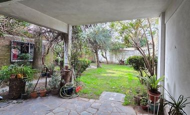 Casa 3 amb C/fondo,quincho,parrilla,cochera, y dpt