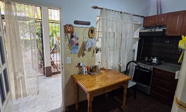 Casa 3 amb C/fondo,quincho,parrilla,cochera, y dpt