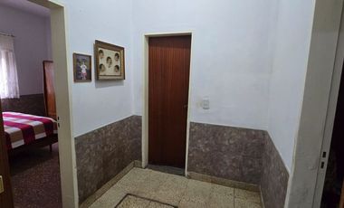 Casa 3 amb C/fondo,quincho,parrilla,cochera, y dpt